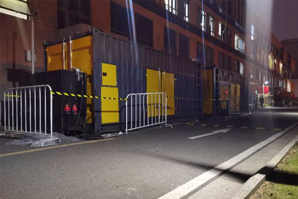 武鸣柴油发电机组的输出电压是如何调节的？