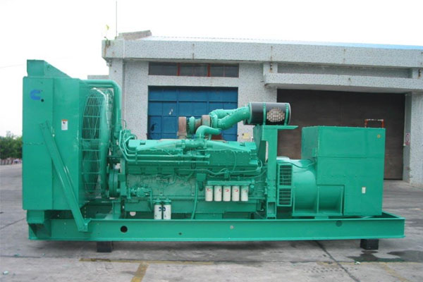 武鸣工厂发电机应急发电时如何更准确地检查发电机状态？